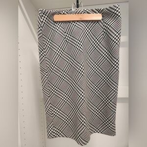 White House Black MarketHoundstooth Pencil Skirt Size 6
